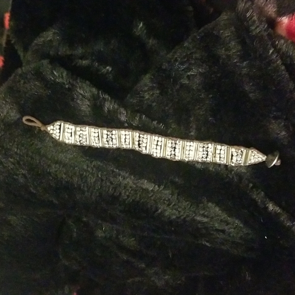 AMERICAN EAGLE OUTFITTERS Bracelet with Silver tone beads and faux sparkles. - Picture 7 of 11